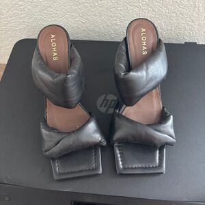 ALOHAS heels